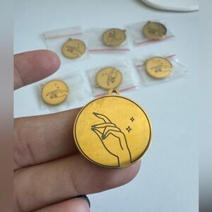🔥 4 for $20 DEAL 🔥 10 Gold Round Charms with Hand & Stars Design –